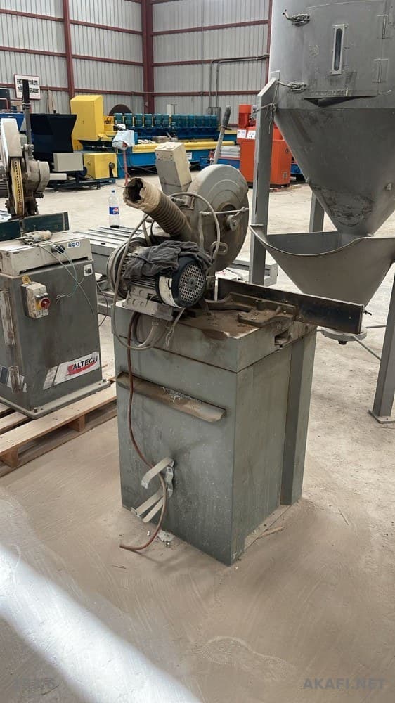 For Sale: A Distinguished Collection of Specialized Construction Tools and Equipment – Iron and Aluminum