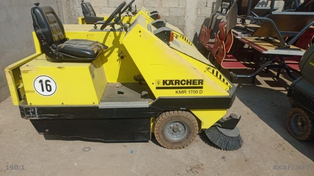 Outdoor Interlock Cleaning Machines // Karcher KMR 1700D USADA KMR1700D road sweeper