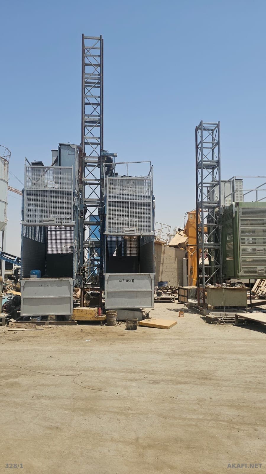 À vendre : Sections de mât et cabines de monte-charge de chantier - Riyad