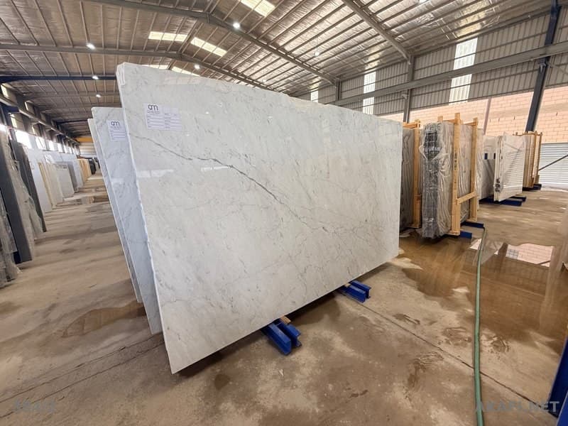 Italian Marble for Sale – High-Quality Red and White Marble Slabs