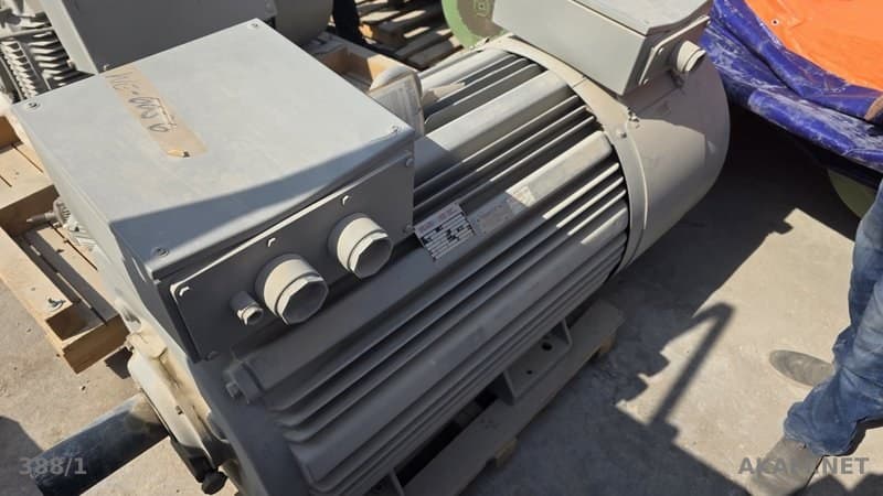 Moteur électrique triphasé HELMKE 145 kW à vendre