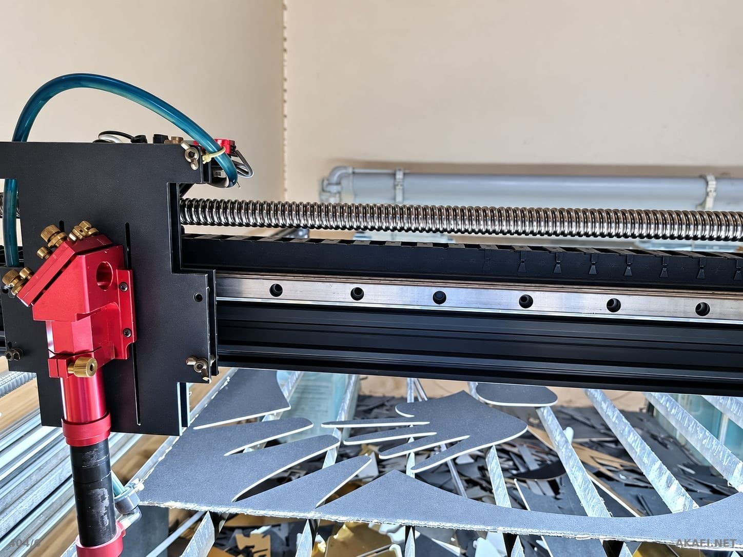 出售：定制 CO2 激光机 – 工作面积 130×130 厘米 – 功率 90W 7