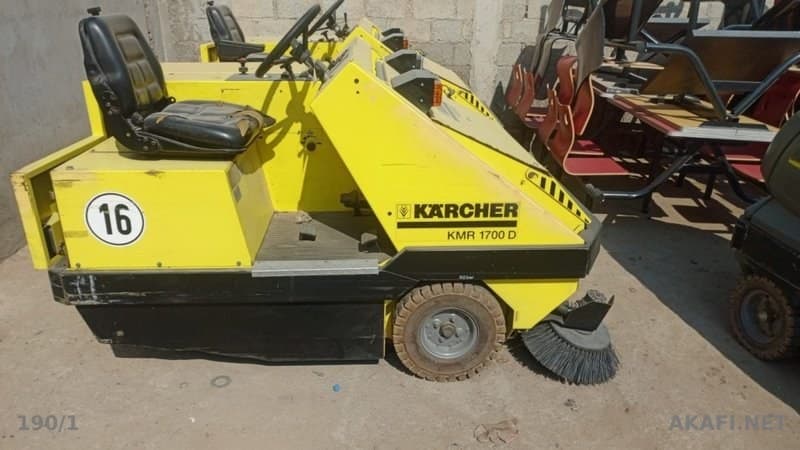 Outdoor Interlock Cleaning Machines // Karcher KMR 1700D USADA KMR1700D road sweeper